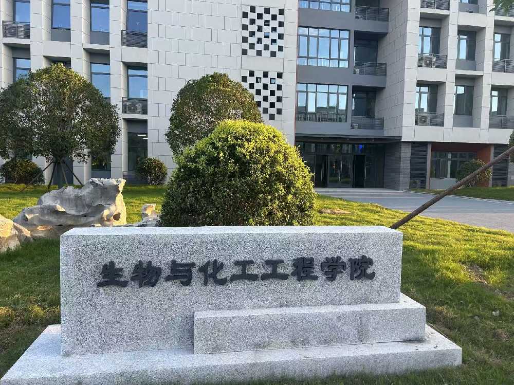 官渡区扬州职业大学体育场高杆灯项目